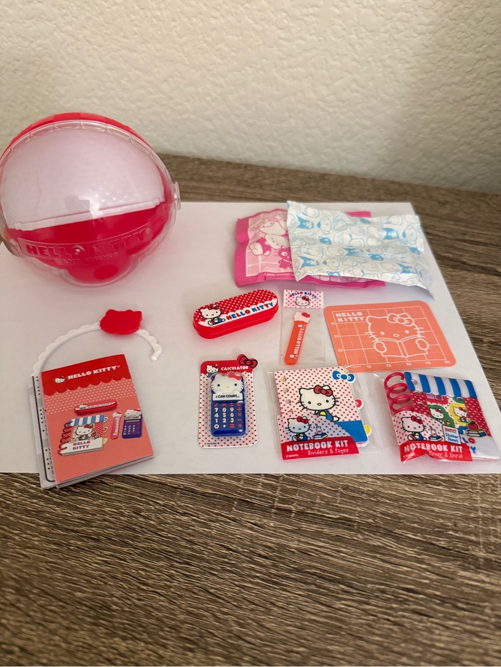 Miniverse Make It Mini HELLO KITTY & 
FRIENDS SERIES 4 ~ Hello Kitty Stationary